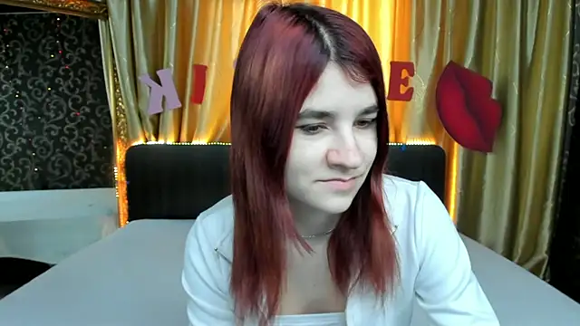 Snapshot of _Polly_Love_ chatting on 02.18.25 Polly Love online show from 02.18.25