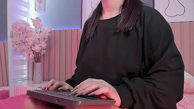 Snapshot of Megan_mooree_ chatting on 02.07.25 Megan mooree online show from 02.07.25