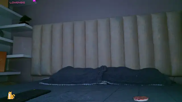 Megan mooree  online show from 11.05.25