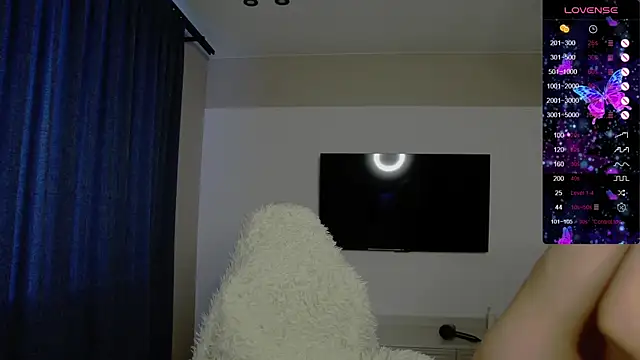 Holly Molii online show from 12.22.25