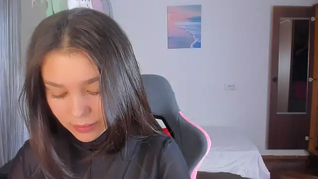 Snapshot of LunaXmii chatting on 02.26.25 LunaXmii online show from 02.26.25