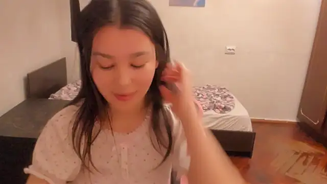 Snapshot of LunaXmii chatting on 03.03.25 LunaXmii online show from 03.03.25