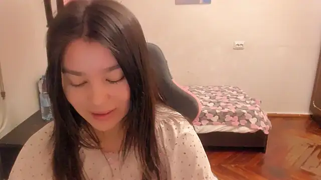 Snapshot of LunaXmii chatting on 03.16.25 LunaXmii online show from 03.16.25