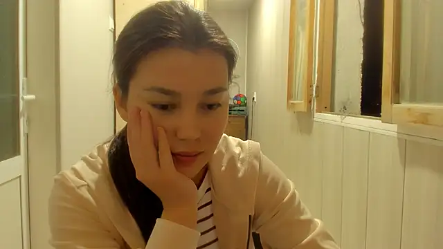 Snapshot of LunaXmii chatting on 09.29.25 LunaXmii online show from 09.29.25