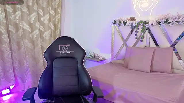 hina tay online show from 03.15.26