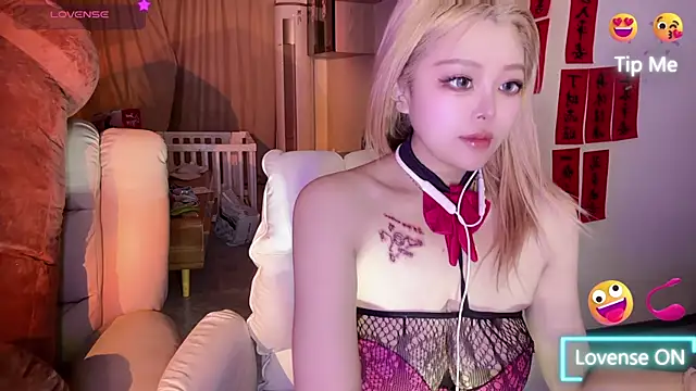 Snapshot of Bunny_Tutu chatting on 02.11.25 Bunny Tutu online show from 02.11.25