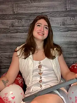 Snapshot of kamel-ayesha chatting on 02.14.25 kamel-ayesha online show from 02.14.25