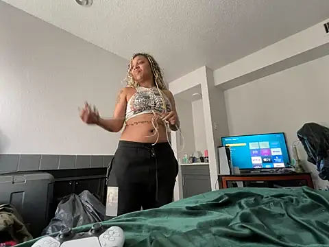 Snapshot of GoddessNih chatting on 03.19.25 GoddessNih online show from 03.19.25