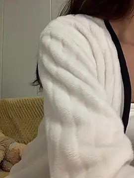 Snapshot of Aimeil chatting on 12.15.24 Aimeil online show from 12.15.24