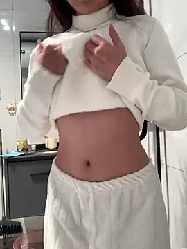 Snapshot of Aimeil chatting on 12.23.24 Aimeil online show from 12.23.24