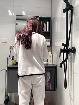 Snapshot of Aimeil chatting on 01.04.25 Aimeil online show from 01.04.25