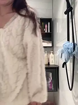 Snapshot of Aimeil chatting on 01.08.25 Aimeil online show from 01.08.25