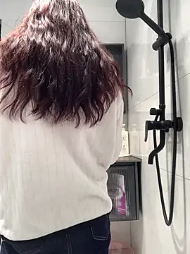 Snapshot of Aimeil chatting on 01.13.25 Aimeil online show from 01.13.25