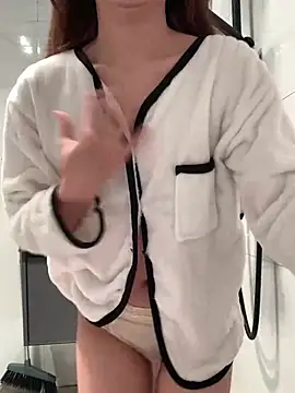 Snapshot of Aimeil chatting on 01.16.25 Aimeil online show from 01.16.25