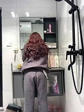 Snapshot of Aimeil chatting on 01.17.25 Aimeil online show from 01.17.25