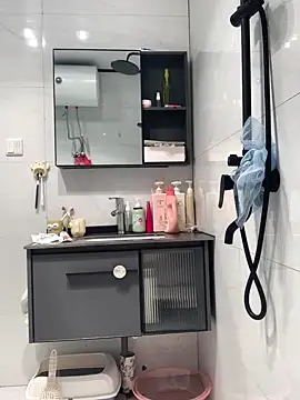 Snapshot of Aimeil chatting on 03.04.25 Aimeil online show from 03.04.25