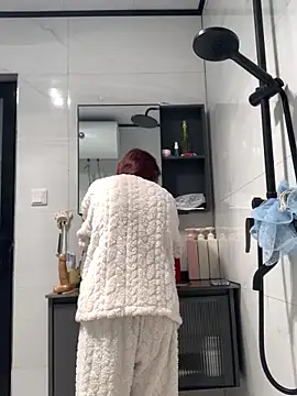 Snapshot of Aimeil chatting on 03.13.25 Aimeil online show from 03.13.25