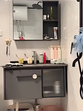 Snapshot of Aimeil chatting on 03.14.25 Aimeil online show from 03.14.25