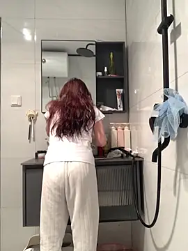 Snapshot of Aimeil chatting on 03.16.25 Aimeil online show from 03.16.25