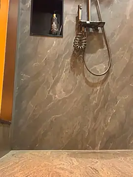 Snapshot of Aimeil chatting on 03.18.25 Aimeil online show from 03.18.25