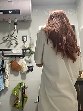 Snapshot of Aimeil chatting on 09.29.25 Aimeil online show from 09.29.25