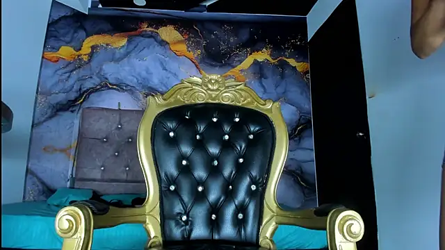 LuciaMoretti  online show from 10.03.25