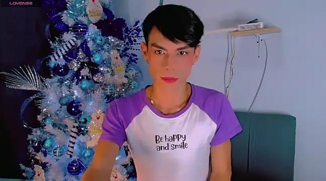 Snapshot of femboykeene chatting on 12.04.24 femboykeene online show from 12.04.24