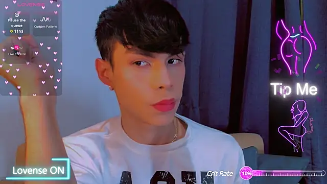 Snapshot of femboykeene chatting on 01.15.25 femboykeene online show from 01.15.25