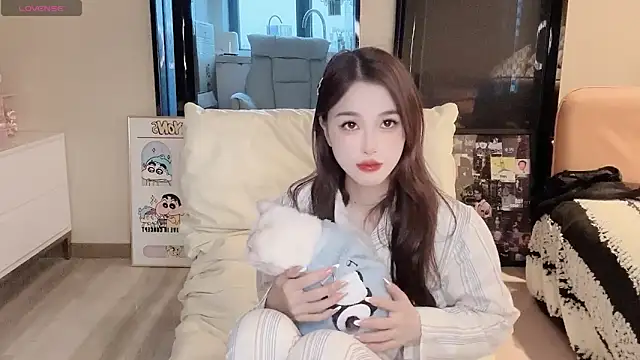 Snapshot of Neyllar chatting on 12.26.24 Neyllar online show from 12.26.24