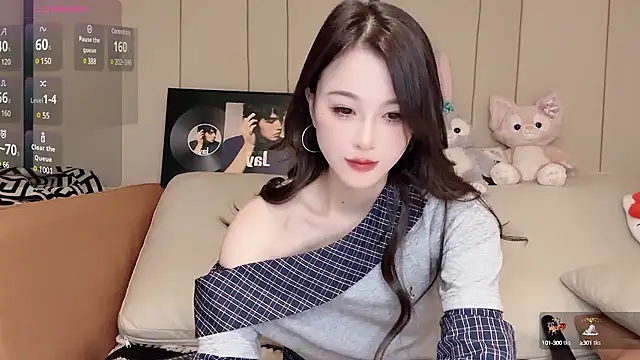 Snapshot of Neyllar chatting on 01.05.25 Neyllar online show from 01.05.25