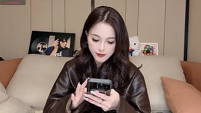 Snapshot of Neyllar chatting on 01.11.25 Neyllar online show from 01.11.25