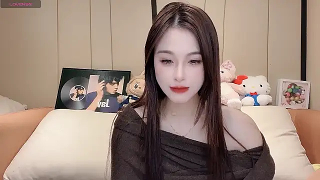 Snapshot of Neyllar chatting on 02.02.25 Neyllar online show from 02.02.25