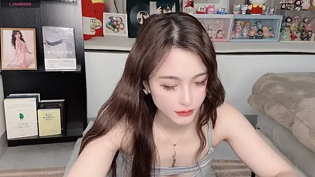 Snapshot of Neyllar chatting on 02.11.25 Neyllar online show from 02.11.25