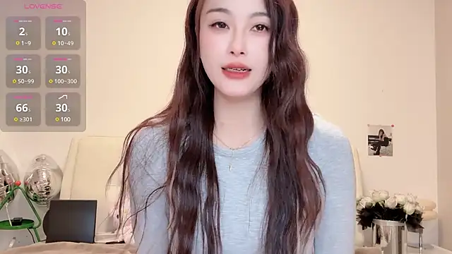 Snapshot of Neyllar chatting on 02.14.25 Neyllar online show from 02.14.25