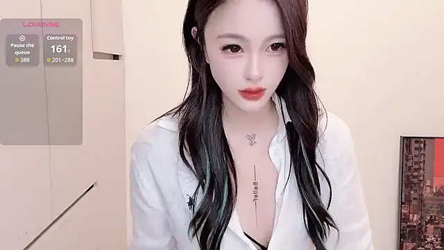 Snapshot of Neyllar chatting on 09.09.25 Neyllar online show from 09.09.25