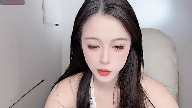 Snapshot of Neyllar chatting on 09.19.25 Neyllar online show from 09.19.25