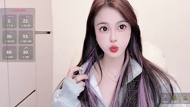 Snapshot of Neyllar chatting on 10.24.25 Neyllar online show from 10.24.25