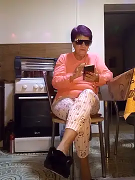 Snapshot of Ely_Elenita chatting on 11.11.25 Ely Elenita online show from 11.11.25