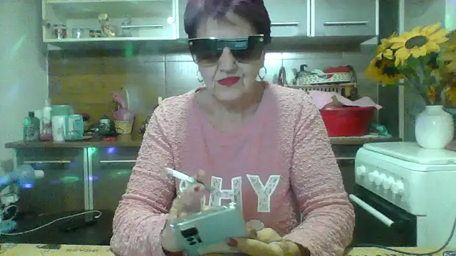 Snapshot of Ely_Elenita chatting on 11.12.25 Ely Elenita online show from 11.12.25