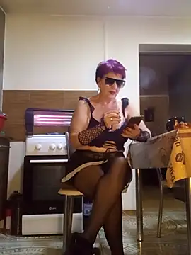 Snapshot of Ely_Elenita chatting on 11.25.25 Ely Elenita online show from 11.25.25