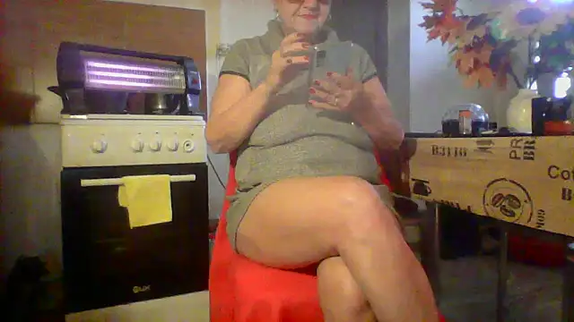 Snapshot of Ely_Elenita chatting on 02.01.26 Ely Elenita online show from 02.01.26