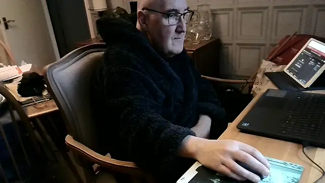 Adamdaddybear online show from 02.20.25