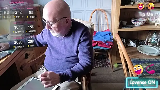 Adamdaddybear online show from 09.16.25