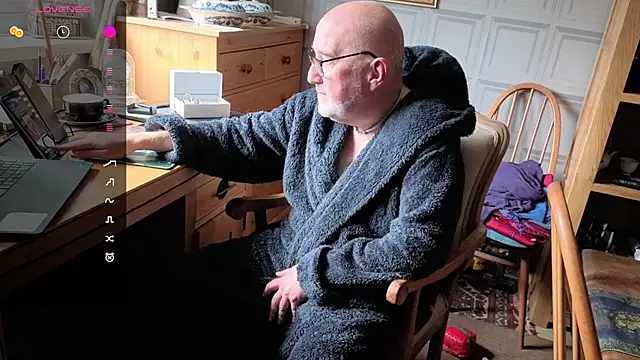 Adamdaddybear online show from 10.08.25