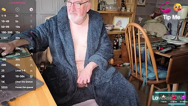 Adamdaddybear online show from 10.19.25