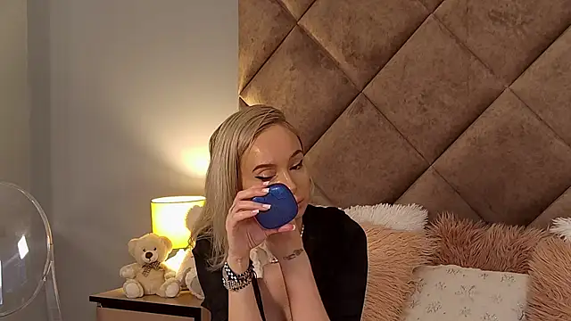 JaquelineM online show from 12.10.24