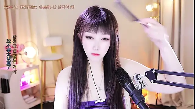 Snapshot of xiaoya666--baby chatting on 10.22.25 xiaoya666--baby online show from 10.22.25