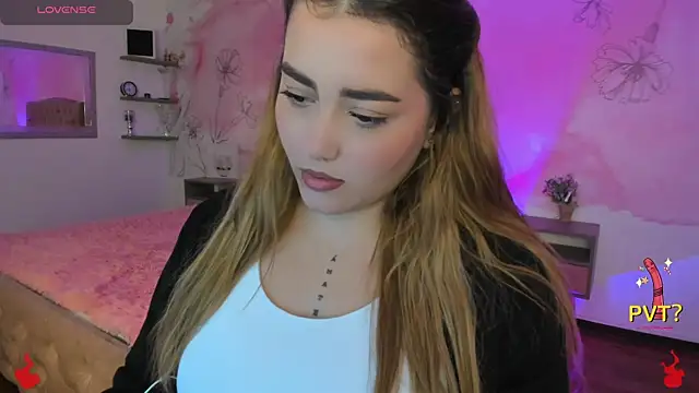 Lucia star   online show from 02.13.25