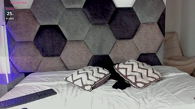 Latrellx7 online show from 03.26.26