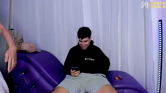 Yourslust  online show from 10.14.25